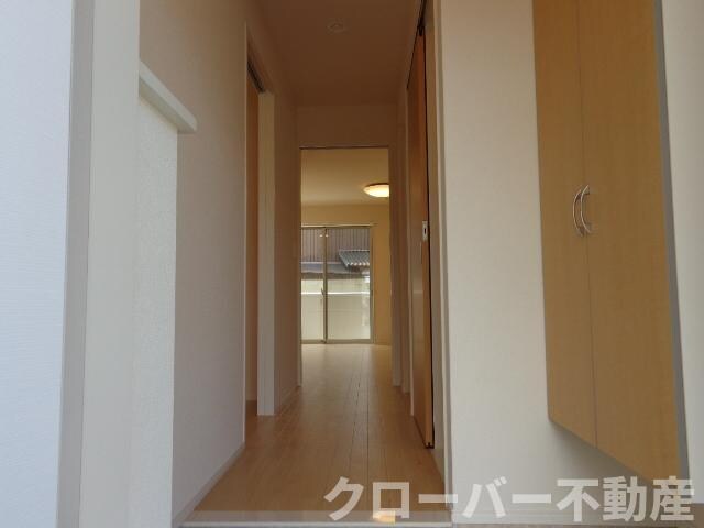 物件内観写真12　(玄関)