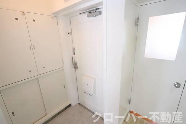 玄関(ビレッジハウスの同一物件・同一タイプの間取りの写真です)