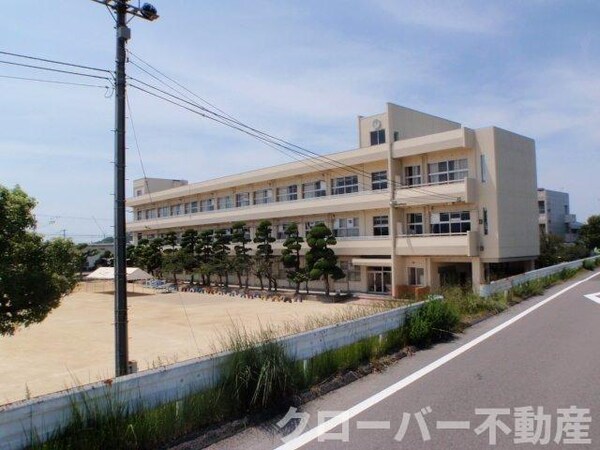 周辺環境(丸亀市立城東小学校まで950m)