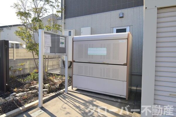 建物設備(ゴミ置場・お知らせ板)