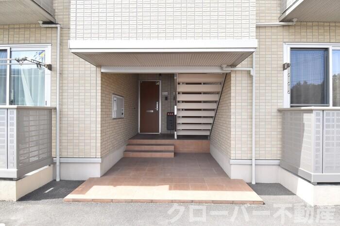 物件外観写真5　(エントランス)