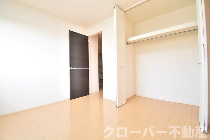 物件内観写真12　(洋室５．４帖)