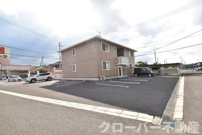 物件外観写真2　(駐車場)