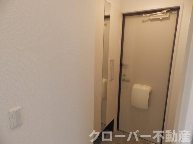 物件内観写真13　(玄関)