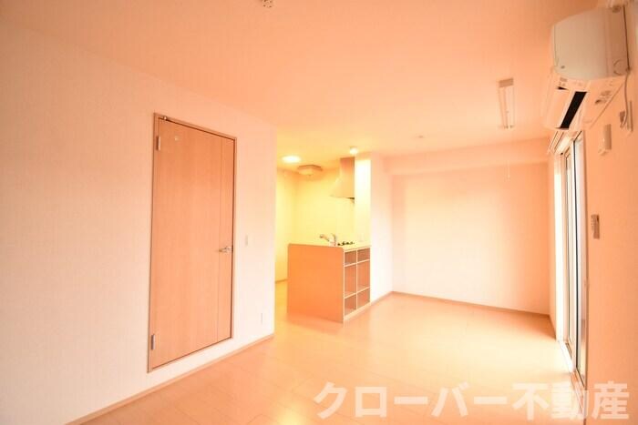 物件内観写真3　(ＬＤＫ１２帖)