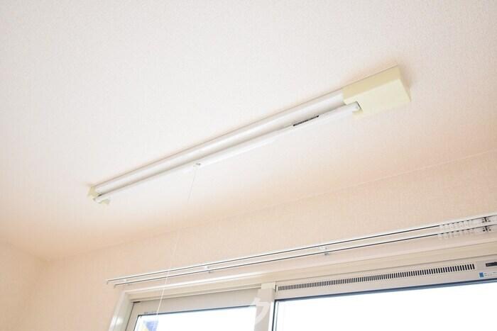 物件内観写真19　(室内物干し金物)