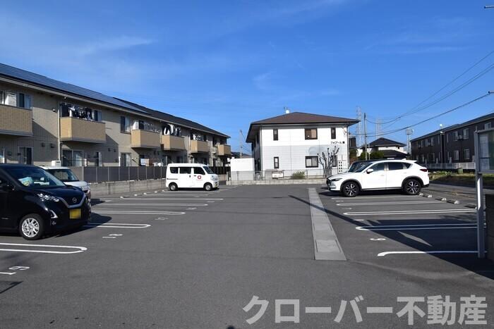 物件外観写真2　(駐車場)