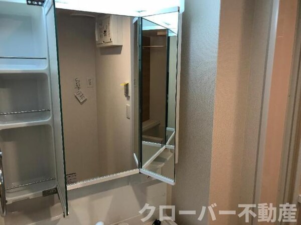 洗面・脱衣所(3面鏡)