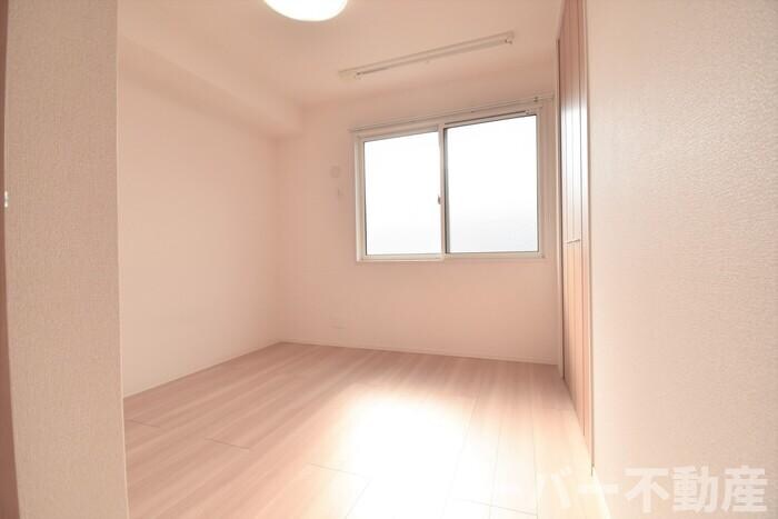 物件内観写真10　(洋室５．１帖)