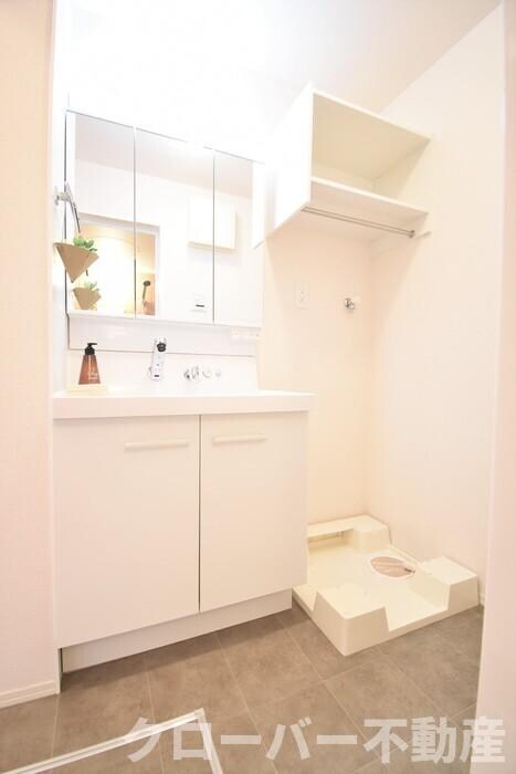 物件内観写真12　(洗髪洗面化粧台・室内洗濯機置場)