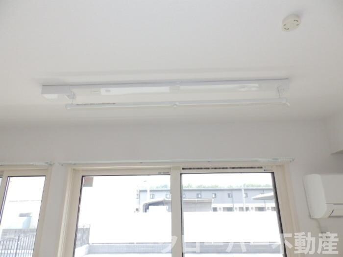 物件内観写真16　(室内物干し)