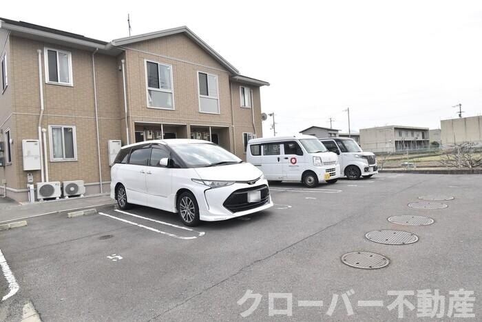 物件外観写真2　(駐車場)