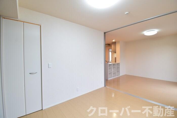 物件内観写真18　(洋室５．３帖～ＬＤＫ１０．７帖)