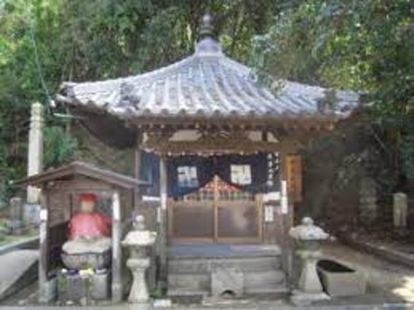 周辺環境(岸落地蔵院 830m)