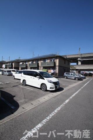 物件外観写真5　(駐車場)