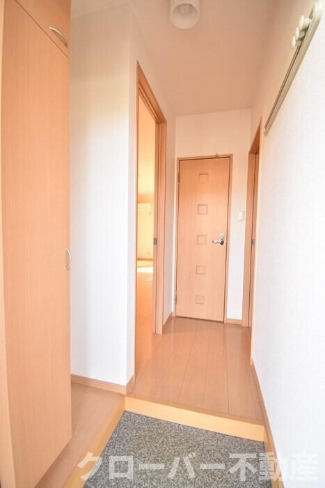 物件内観写真16　(玄関)