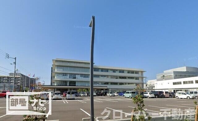 物件外観写真2　(坂出市役所まで902m)