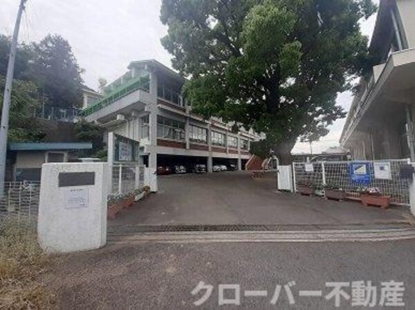 周辺環境(坂出市立金山小学校まで2000m)