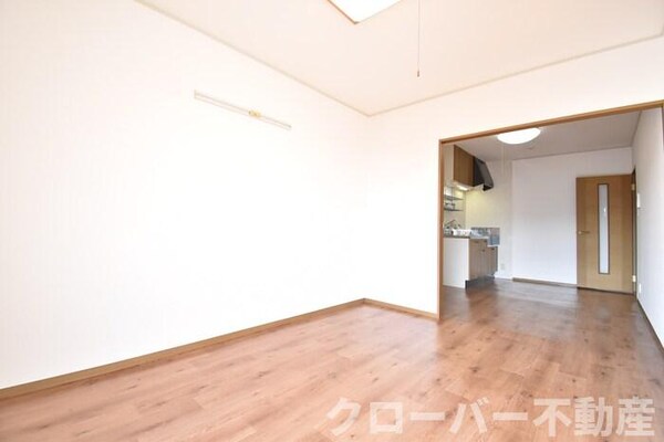居室(ＬＤＫ１２帖)