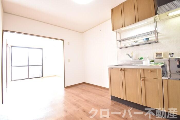 物件内観写真5　(ＬＤＫ１２帖)