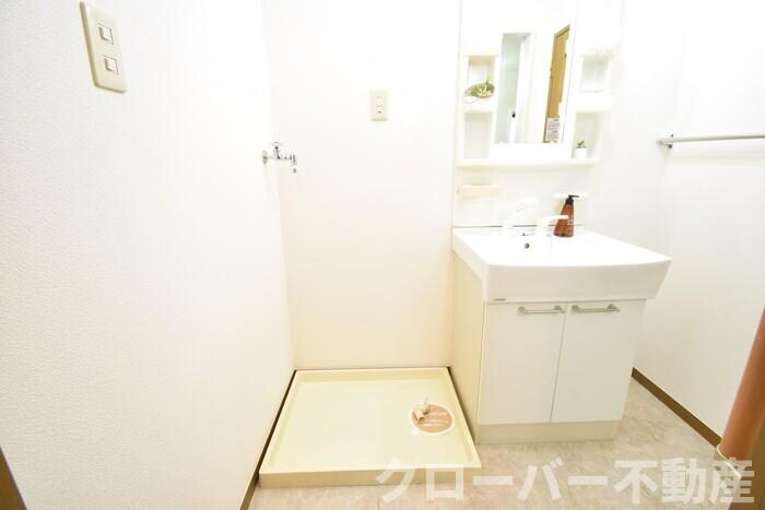 物件内観写真8　(洗髪洗面化粧台・室内洗濯機置場)