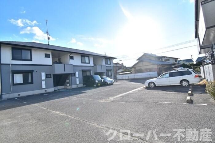 物件外観写真2　(駐車場)