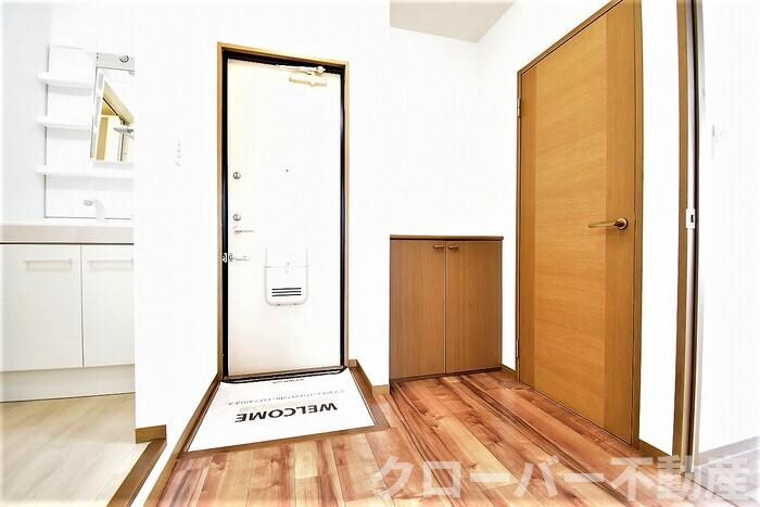 物件内観写真11　(玄関)