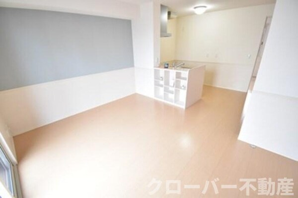 居室(ＬＤＫ１２．８帖)