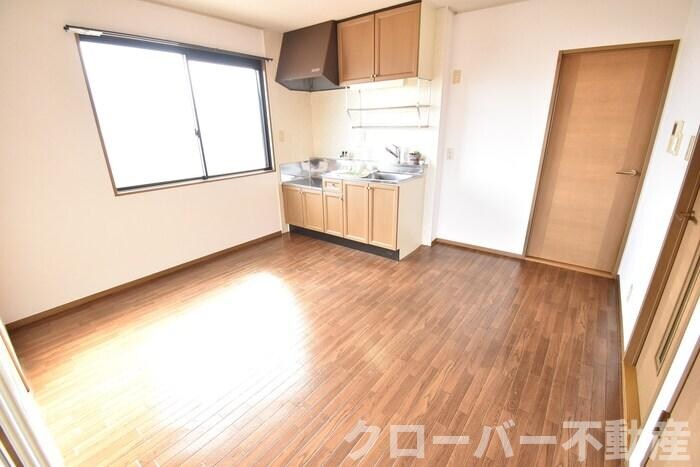 物件内観写真3　(ＤＫ８帖)