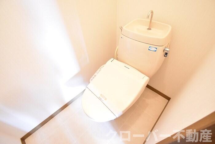 物件内観写真8　(温水洗浄暖房便座)