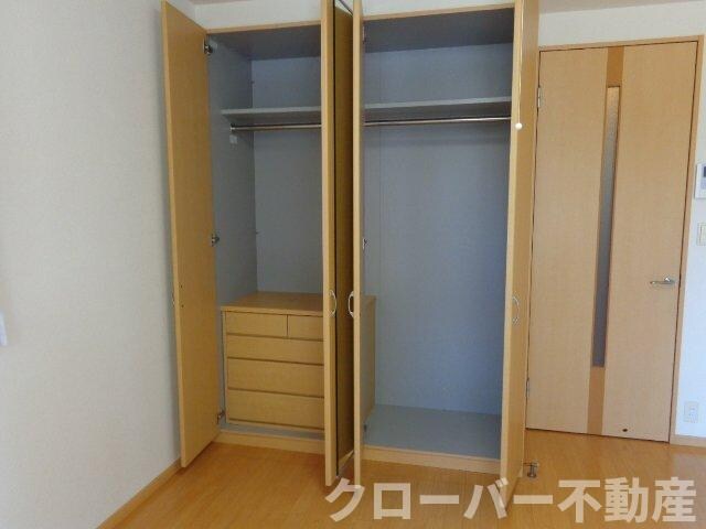 物件内観写真3　(洋室のクローゼット)