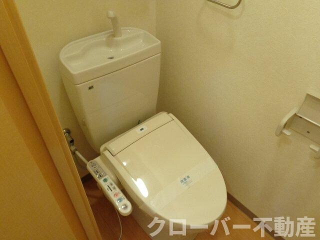 物件内観写真8　(シャワー付トイレ)