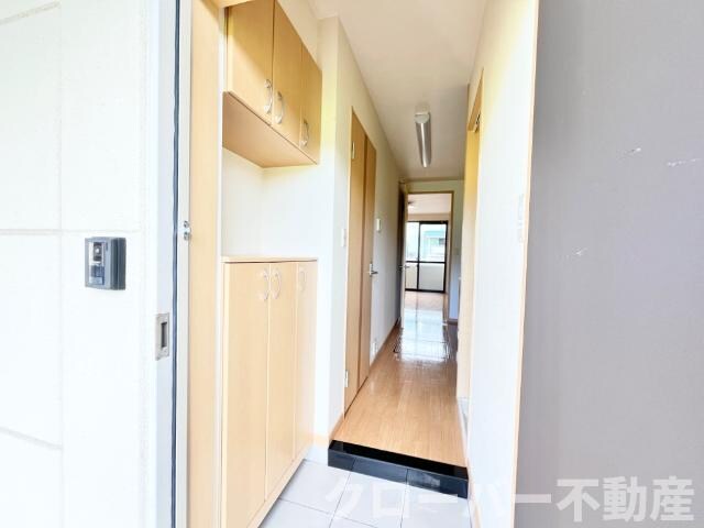 物件内観写真13　(玄関)