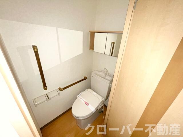 物件内観写真16　(シャワー付トイレ)