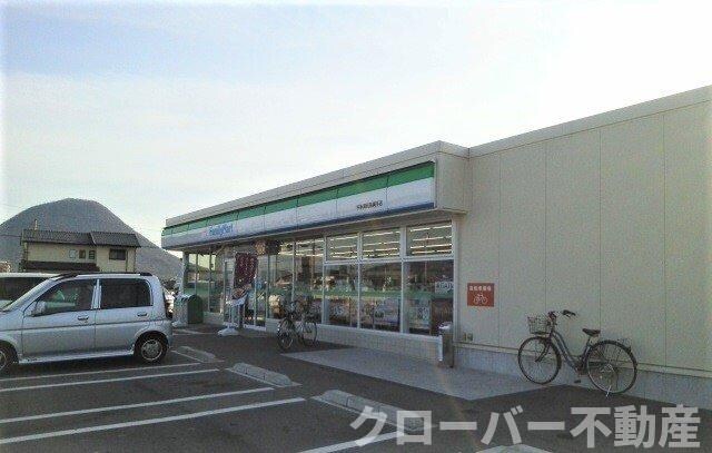 物件外観写真5　(ファミリーマート宇多津長縄手店まで110m)
