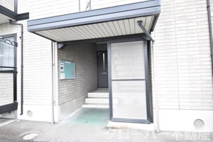 物件外観写真3　(エントランス)