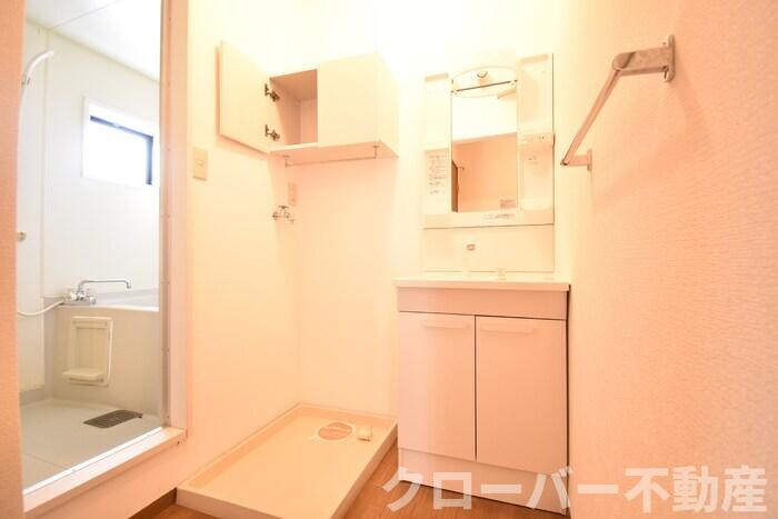 物件内観写真10　(洗髪洗面化粧台・室内洗濯機置場)