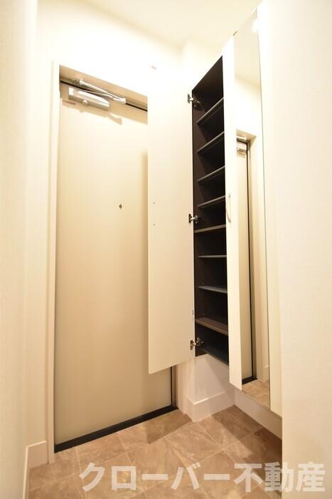 物件内観写真10　(玄関・シューズボックス（トールタイプ）)