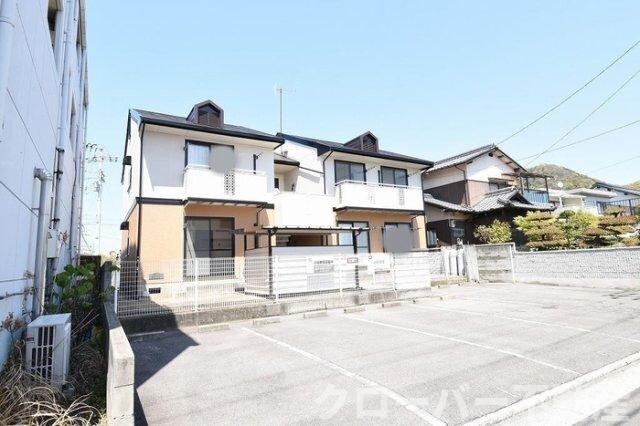 物件外観写真3　(駐車場)