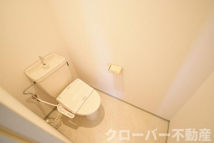 物件内観写真11　(温水洗浄暖房便座)