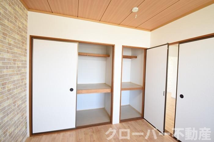 物件内観写真12　(物入)