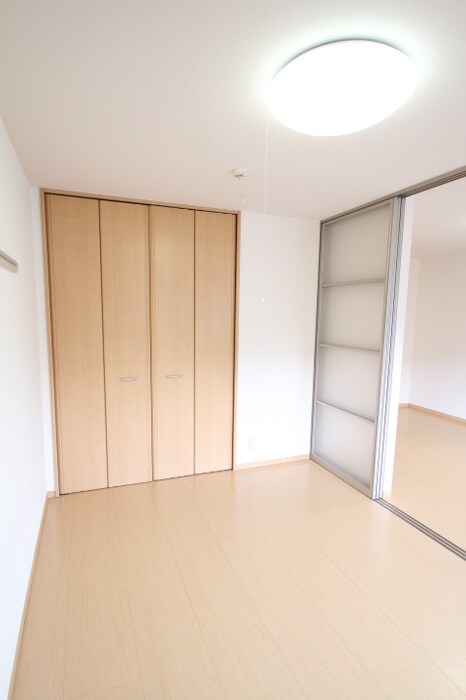 物件内観写真10　(洋室6帖)