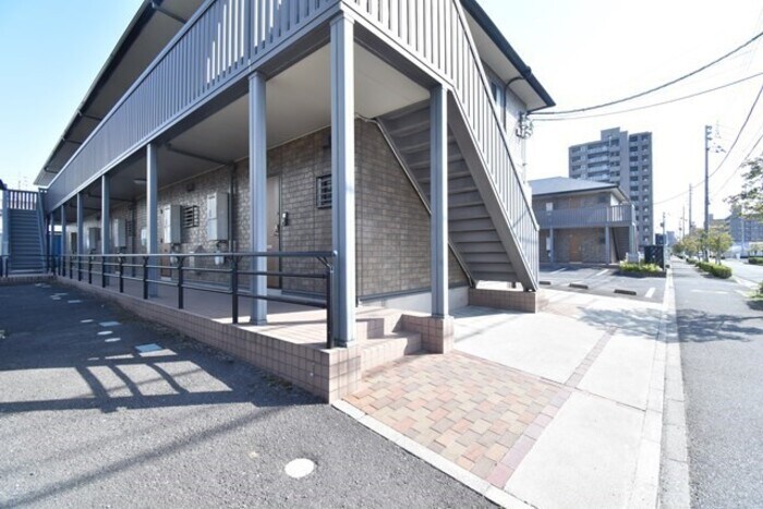 物件外観写真3　(エントランス)