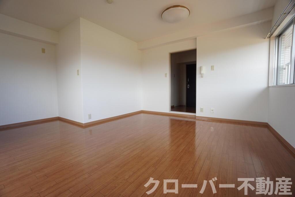 物件内観写真3　(リビング)