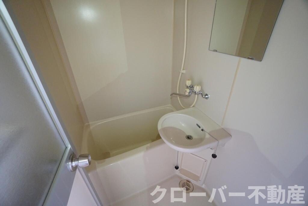 物件内観写真5　(バス・シャワールーム)