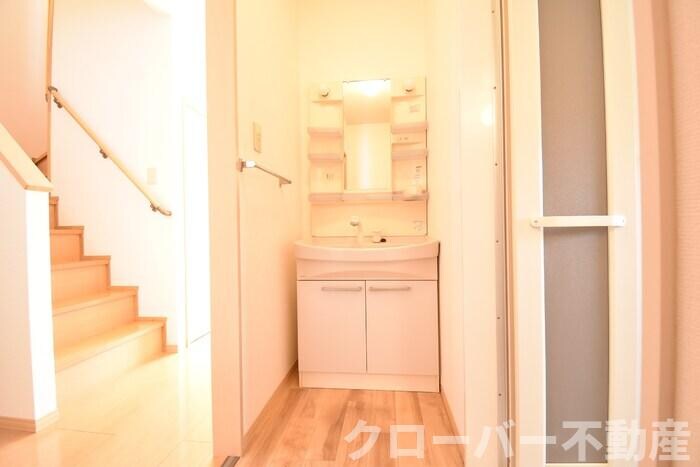 物件内観写真8　(洗髪洗面化粧台)