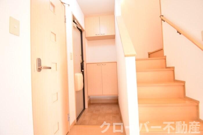 物件内観写真12　(玄関)