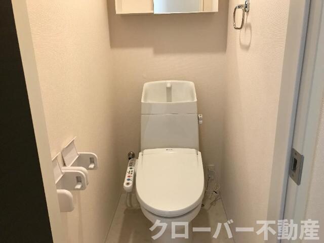 物件内観写真15　(シャワー付トイレ)