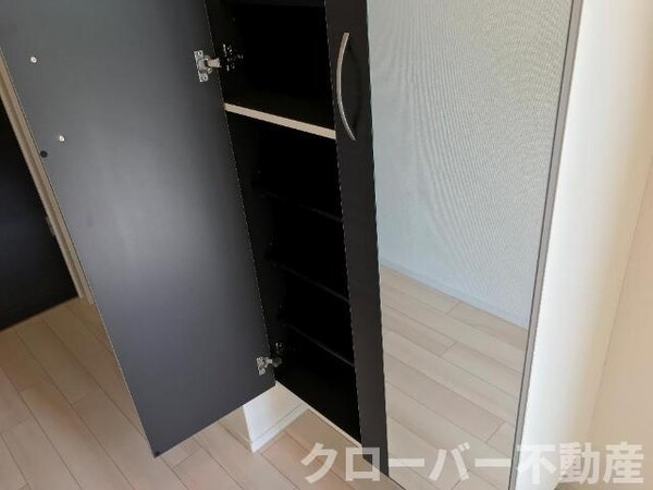 玄関(下駄箱)