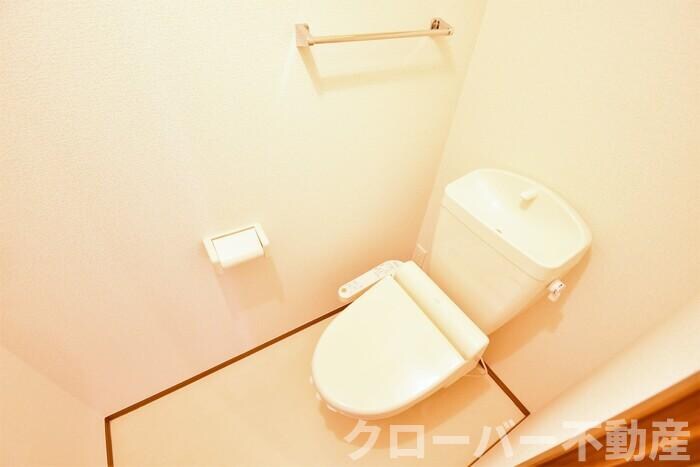 物件内観写真8　(温水洗浄暖房便座)